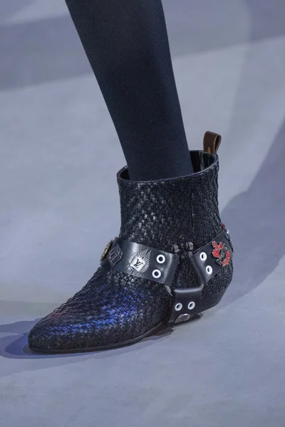 Look 15